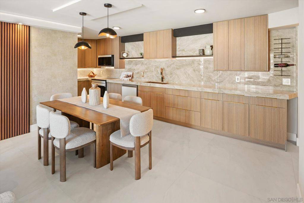 Coronado, CA 92118,1830 Avenida del Mundo #1101