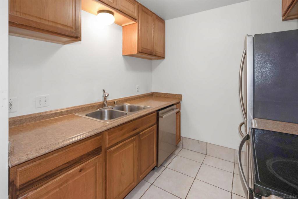 La Jolla, CA 92037,6455 La Jolla Blvd #104