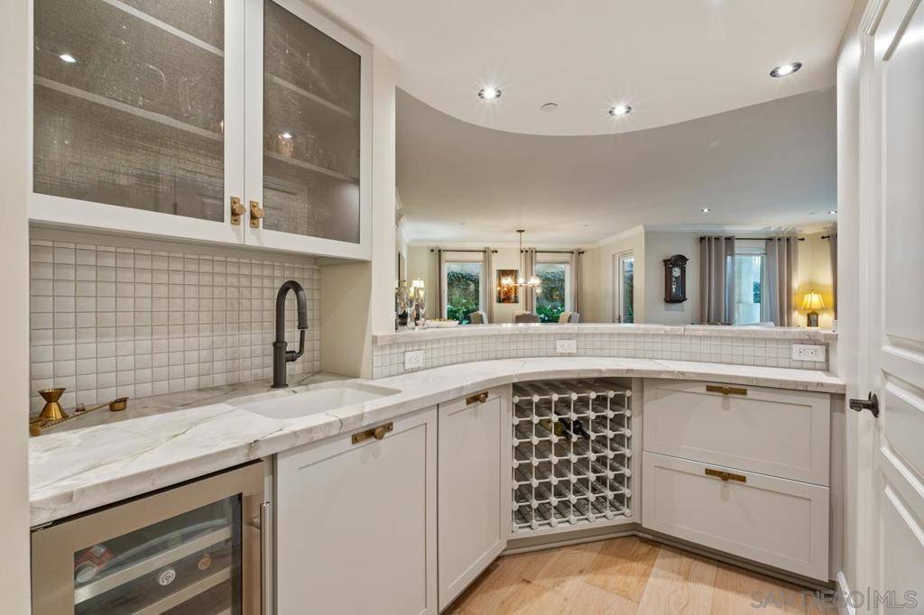 La Jolla, CA 92037,1040 Genter St #104