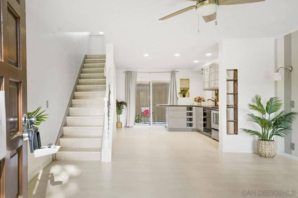 2772 Ariane Dr #70, San Diego, CA 92117