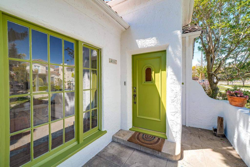 Los Angeles, CA 90025,2115 Selby Ave