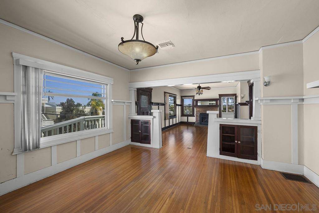 1821 25 Cypress Ave, San Diego, CA 92103