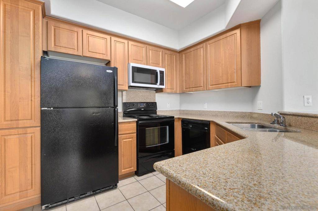 Spring Valley, CA 91977,2724 Lake Pointe Dr #241