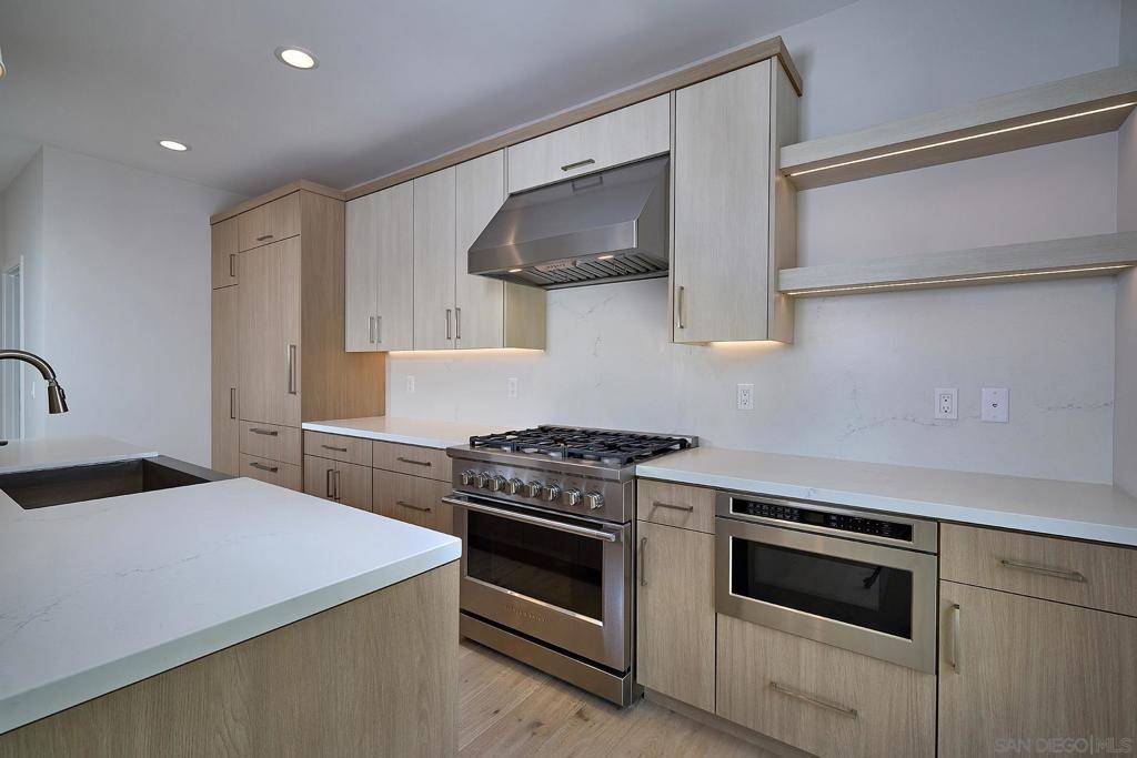 Encinitas, CA 92024,567 N Vulcan Ave