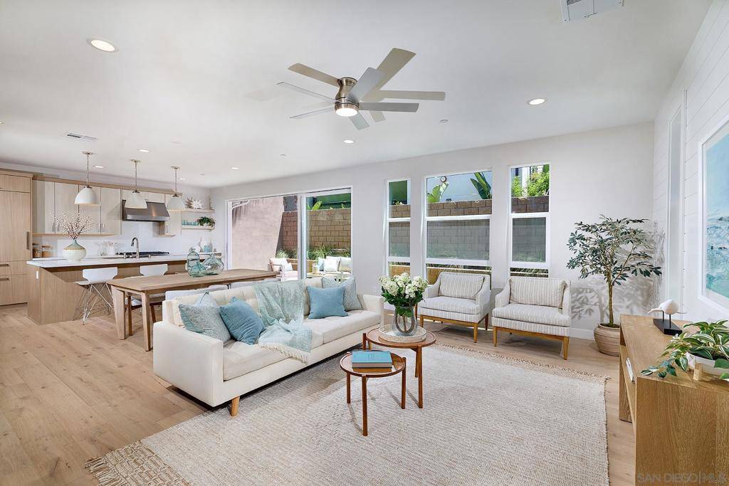 Encinitas, CA 92024,567 N Vulcan Ave