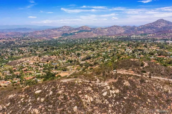 Poway, CA 92064,12526 SW BOULDER MT RD