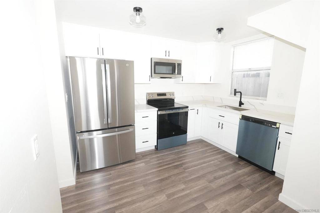 1951 1955 Hornblend St, San Diego, CA 92109
