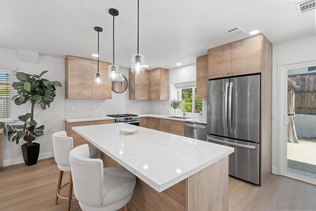 Oceanside, CA 92056,2393 Callecita Way
