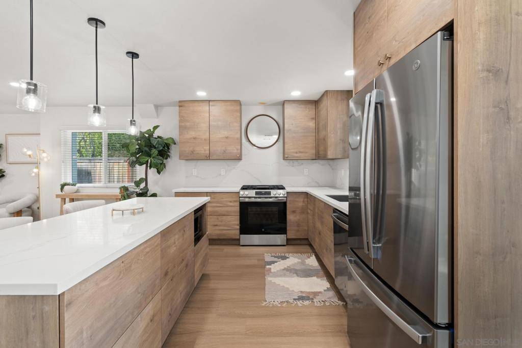 Oceanside, CA 92056,2393 Callecita Way