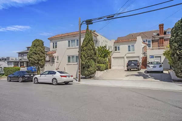 130 Ivy St, San Diego, CA 92101