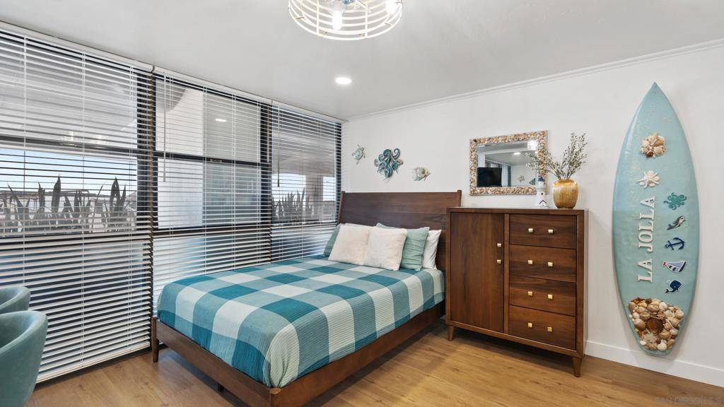 La Jolla, CA 92037,939 Coast Blvd #3D