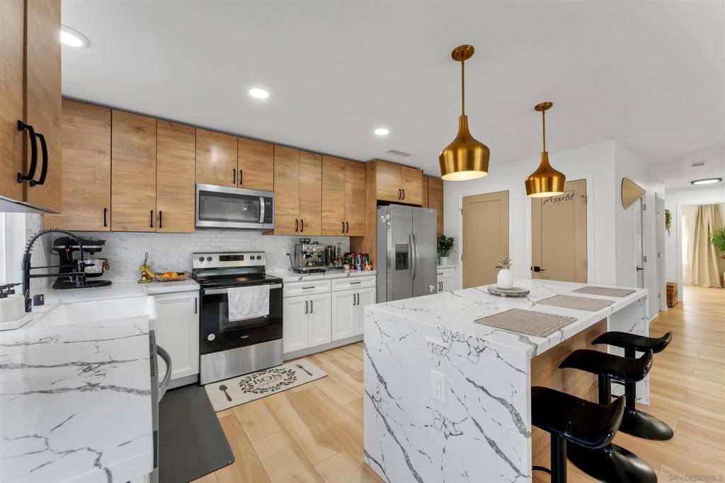 El Cajon, CA 92021,1622 Summertime Dr