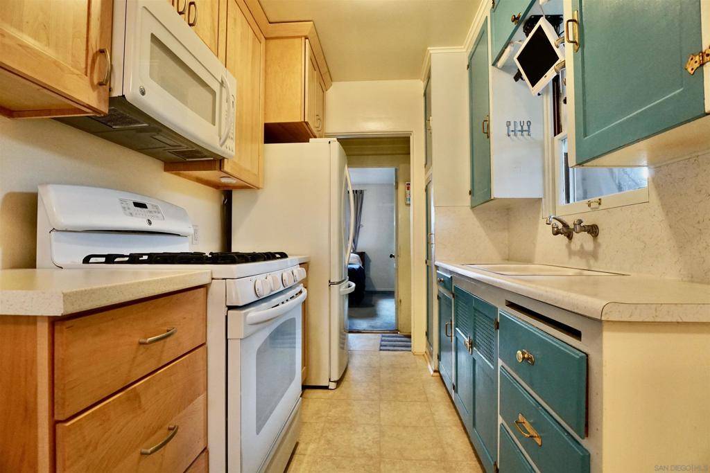 Lemon Grove, CA 91945,7553 Cuyamaca Ave