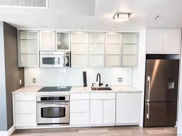 San Diego, CA 92101,575 6th Ave #804