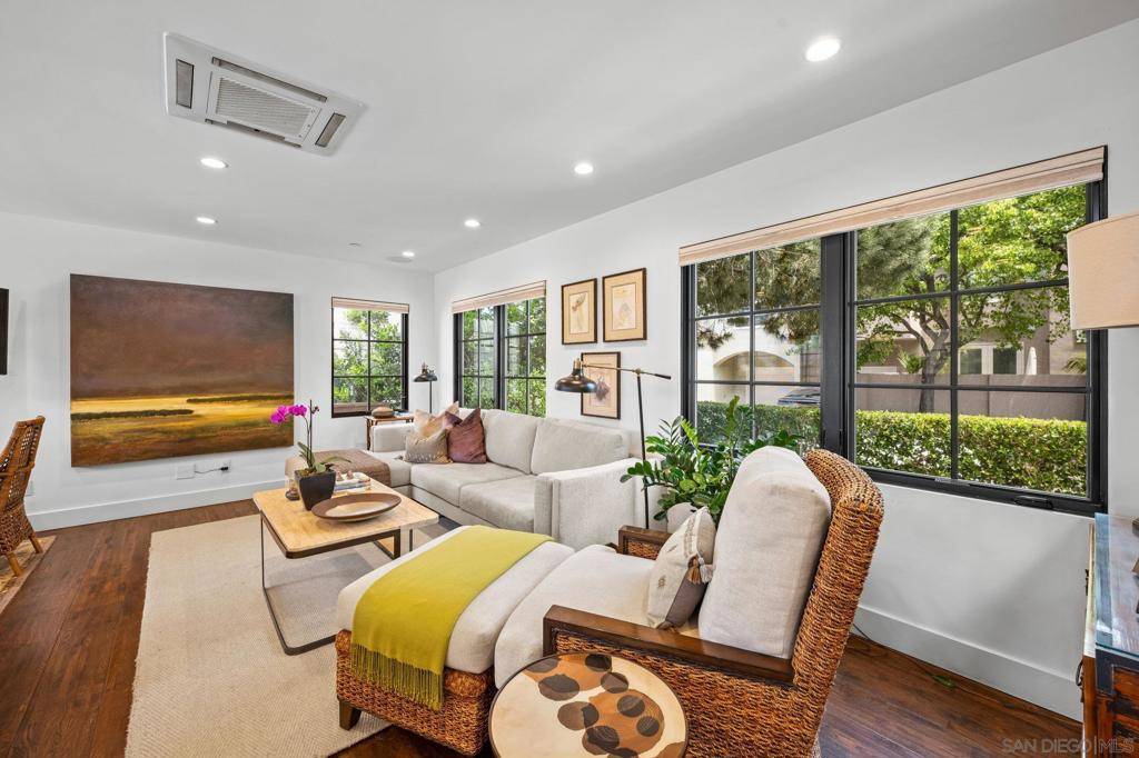 La Jolla, CA 92037,6756 Tyrian St