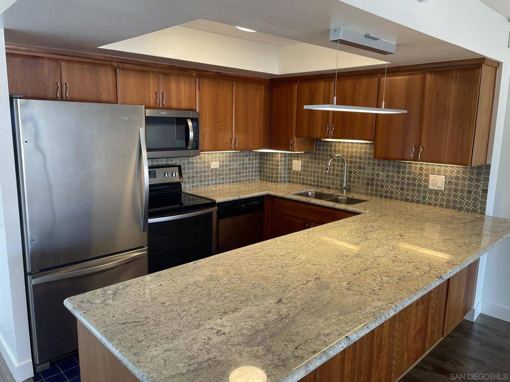 San Diego, CA 92109,4944 Cass St. #404