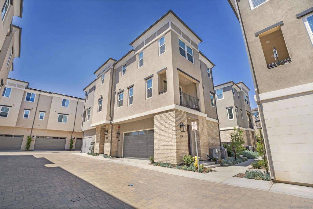 San Marcos, CA 92078,1221 Sunrise View #104
