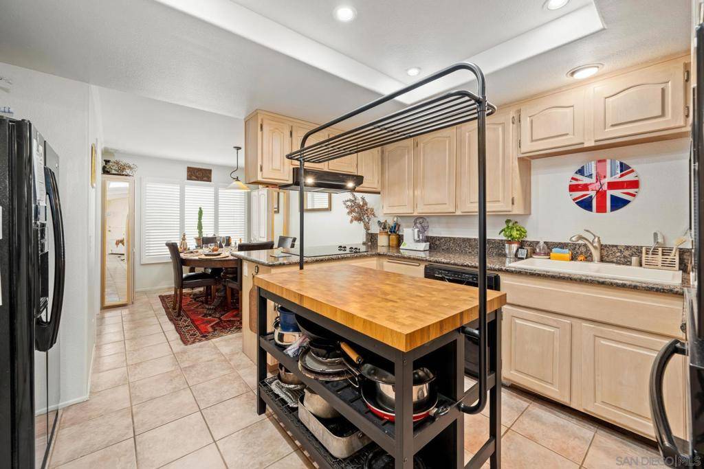 La Jolla, CA 92037,7560 Eads Ave #11