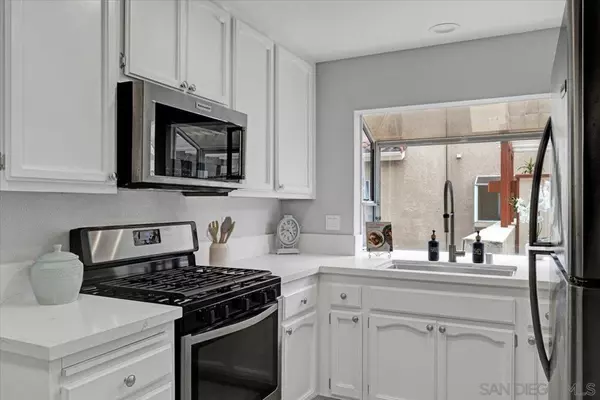 Carlsbad, CA 92009,7757 Caminito Monarca #109