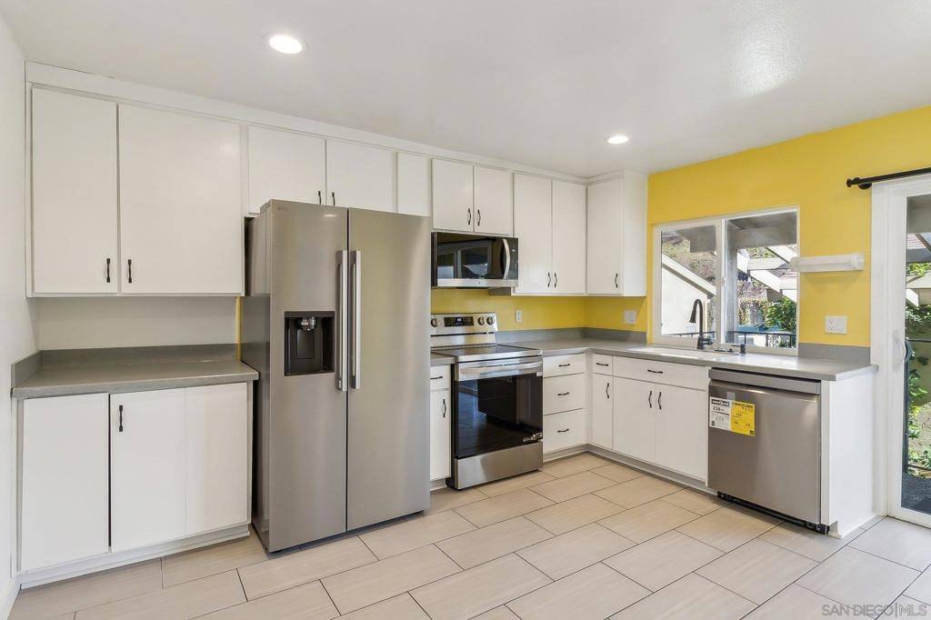 7700 Parkway Dr #48, La Mesa, CA 91942