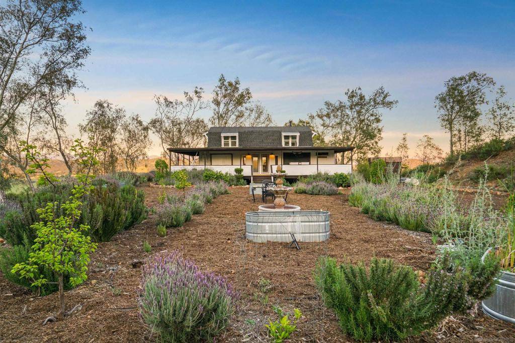 23898 Crown Hill Lane, Escondido, CA 92027