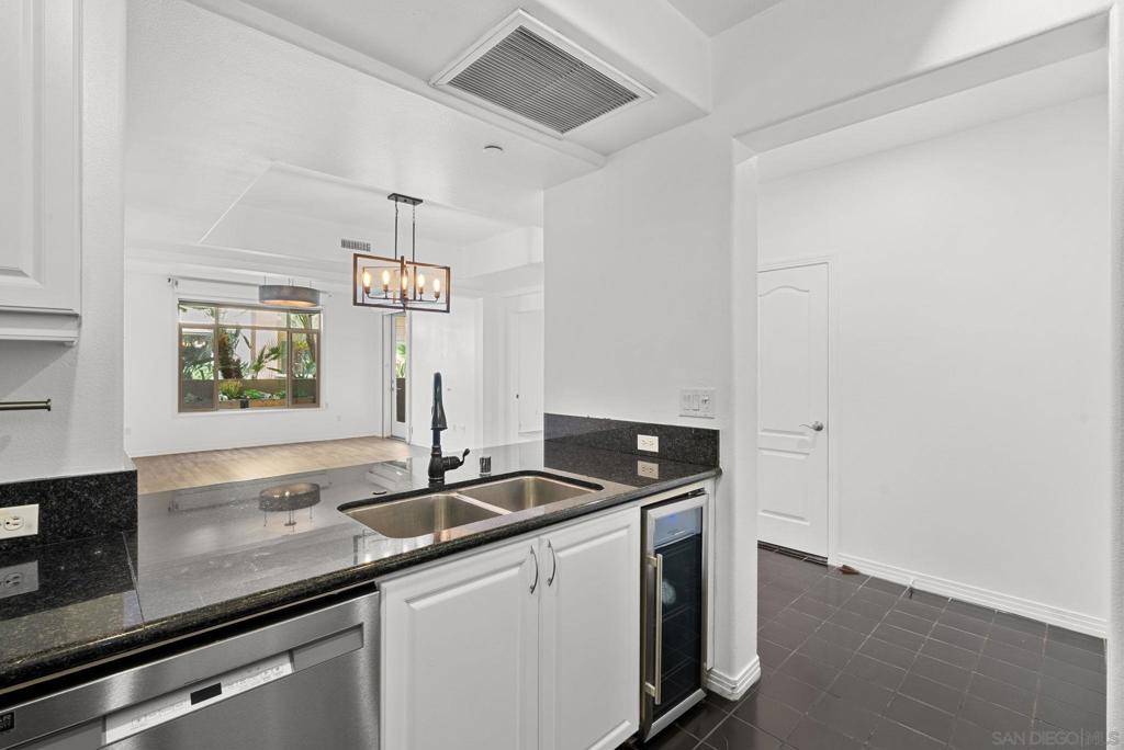 San Diego, CA 92108,8211 Station Village Ln #1111