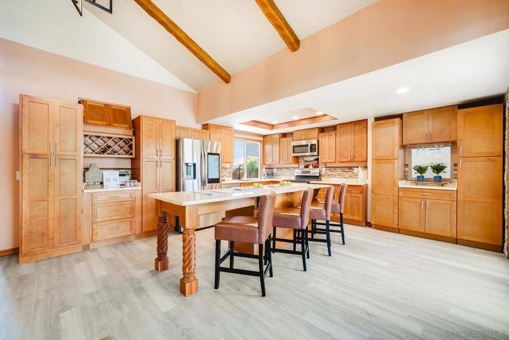 Carlsbad, CA 92009,6433 La Paloma Street