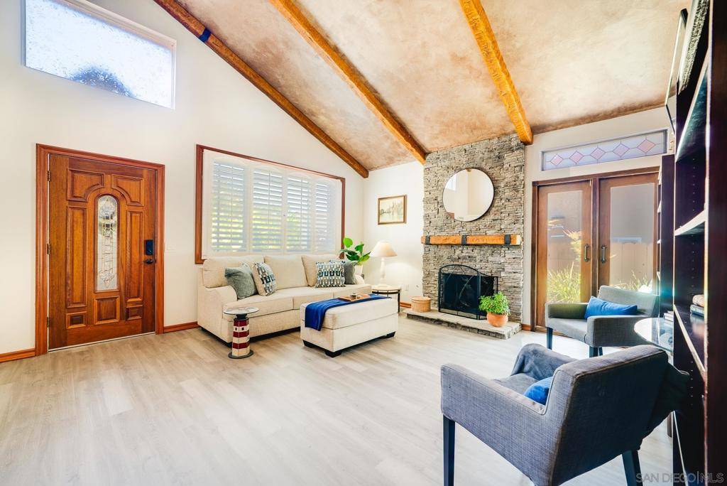 Carlsbad, CA 92009,6433 La Paloma Street