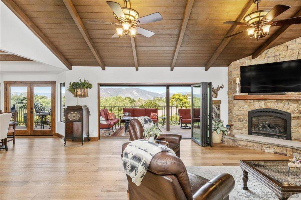 Fallbrook, CA 92028,1379 Sunny Heights Road