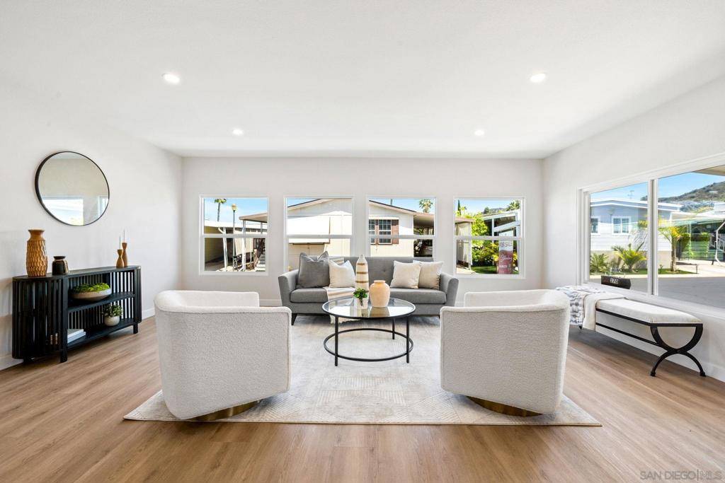 Santee, CA 92071,8301 Mission Gorge Rd #170