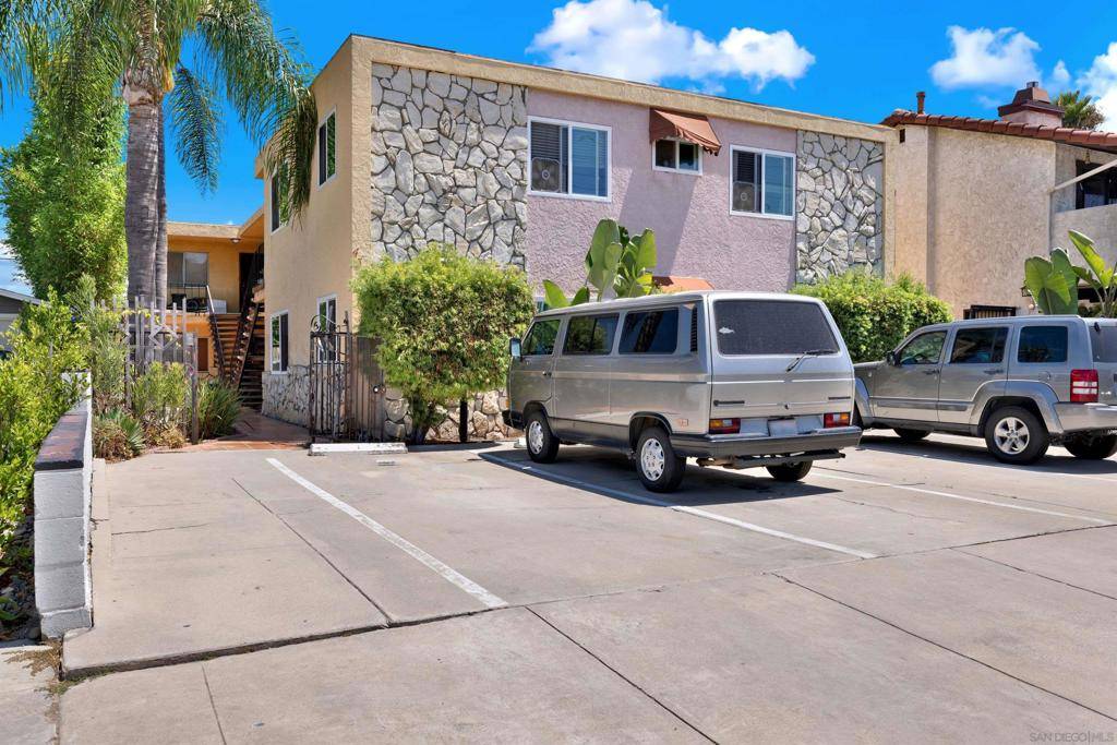 San Diego, CA 92116,4557 33rd St #3