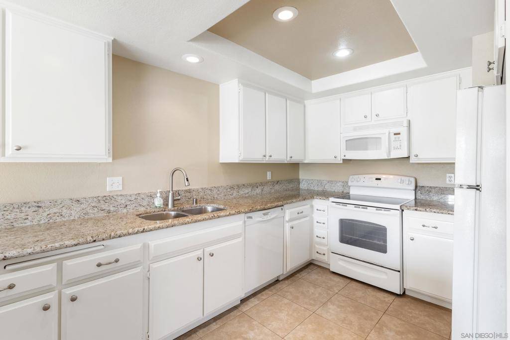 Solana Beach, CA 92075,573 S Sierra #10