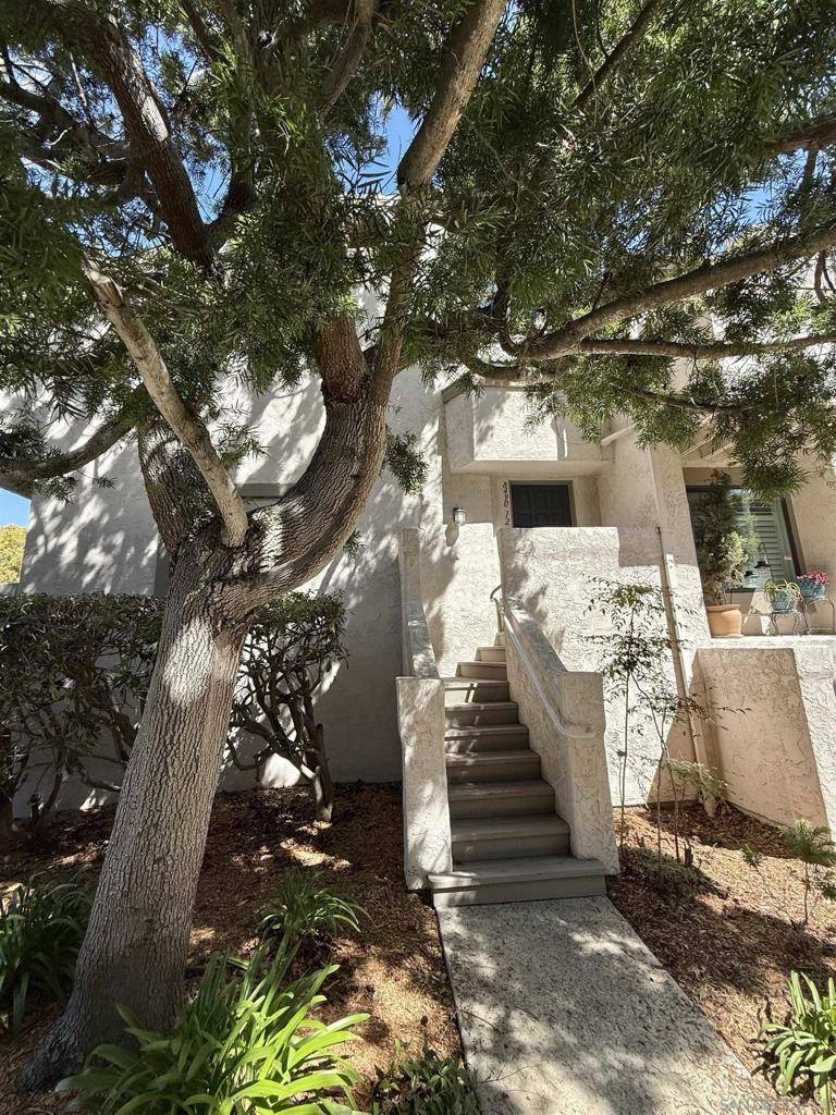 La Jolla, CA 92037,8490 Via Sonoma #12