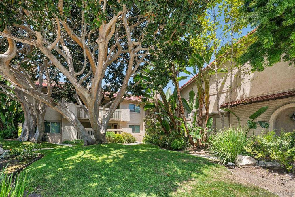 Carlsbad, CA 92009,2352 Altisma Way #15