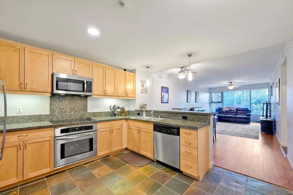 San Diego, CA 92101,1150 J St #406