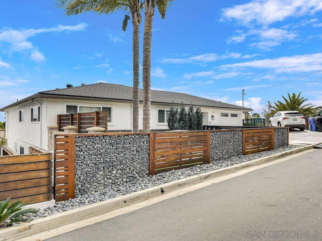 San Diego, CA 92109,2315 Geranium Street