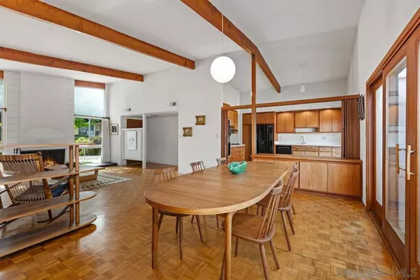 La Jolla, CA 92037,8415 Sugarman Dr