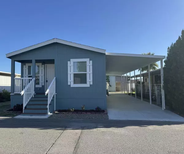 725 W Thornton Ave #53, Hemet, CA 92543