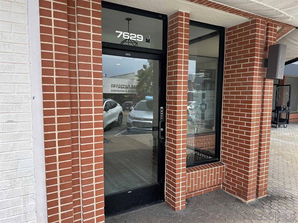 San Diego, CA 92037,7629 Girard #304