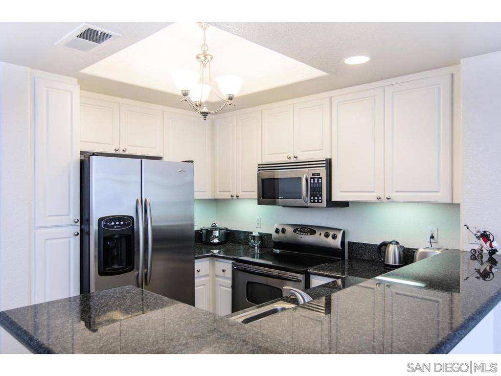 La Jolla, CA 92037,9263 Regents Rd #B404