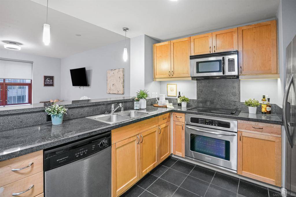 San Diego, CA 92101,1150 J St #523