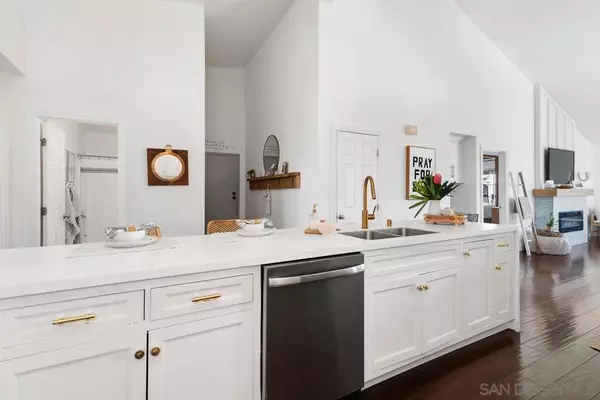 Carlsbad, CA 92008,832 Kalpati Cir #H