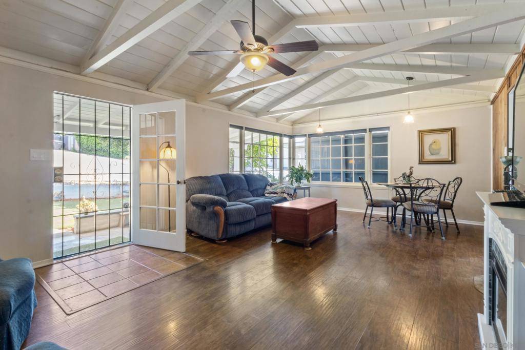 Vista, CA 92084,304 Palm Dr