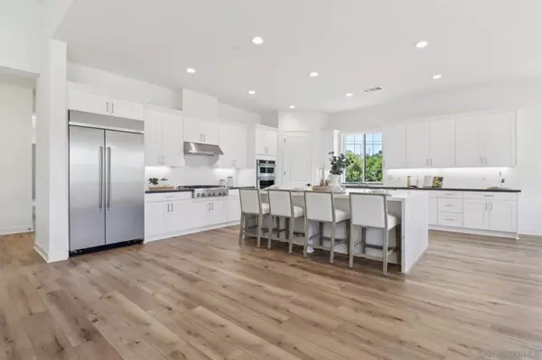 2745 Alexander Dr, Escondido, CA 92029