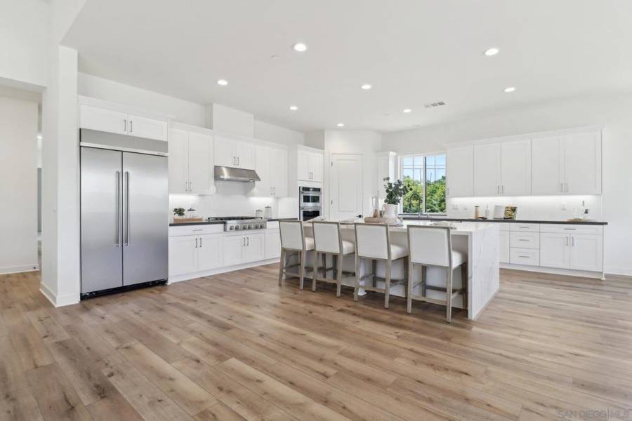 2745 Alexander Dr, Escondido, CA 92029
