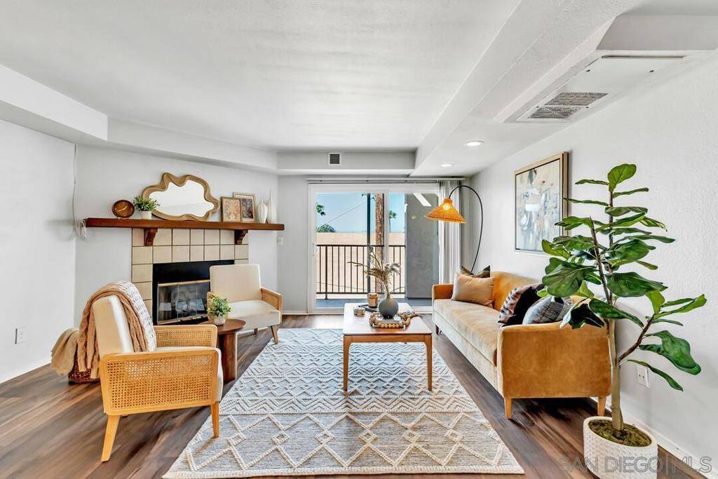 4452 Mentone St #304, San Diego, CA 92107