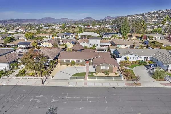5852 Lomond Dr, San Diego, CA 92120