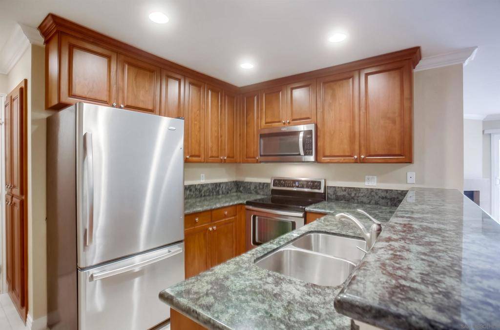 Carlsbad, CA 92009,3513 Caminito Sierra