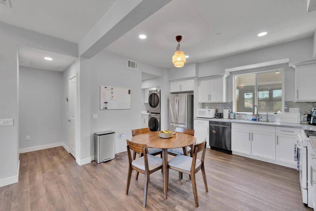 Escondido, CA 92025,211 S Orange St #104
