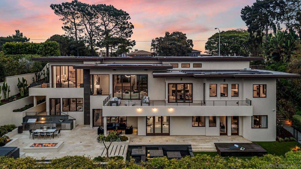 La Jolla, CA 92037,8070 La Jolla Scenic Dr N